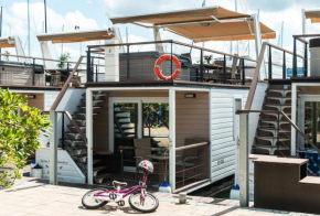 Marina Luxury Houseboat Olive